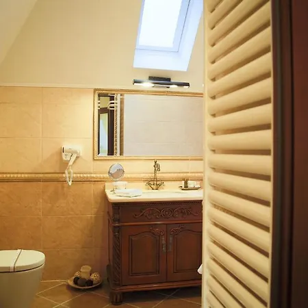 Foisorul Cu Flori Hotel 4*